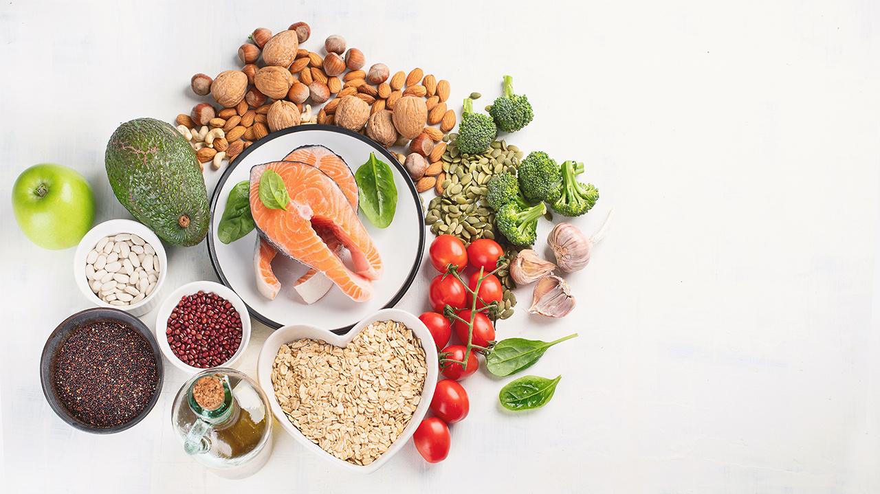 Berikut ini adalah resep makanan sehat untuk menjaga kolesterol dengan jumlah kata 1500:
