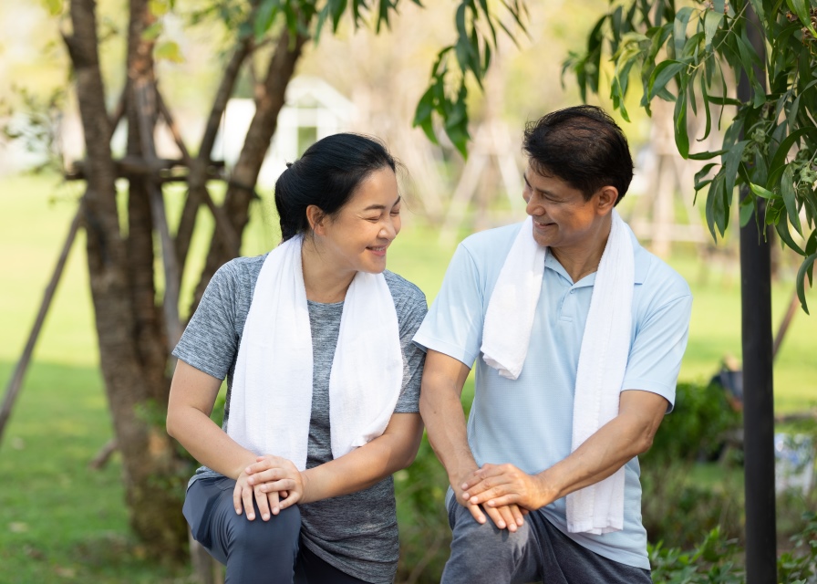 elderly couple exercising